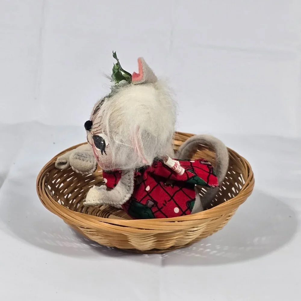 Vintage 1999 Annalee Mobilitee Christmas Mouse In Basket Holly Hat Holiday Decor - Picture 4 of 7